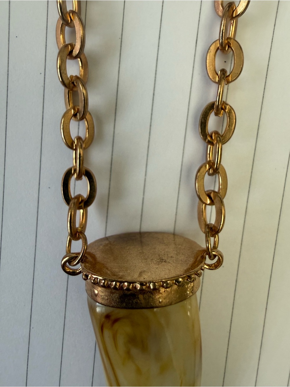 Gold-Tone Necklace with Cream Marbled Tone Resin Horn Pendant - Picture 4 of 5